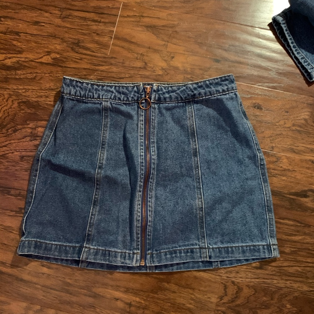 Forever 21 Zip Up Skirt - Picture 2 of 3